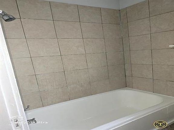 5th image of 1184 Saxon Ave