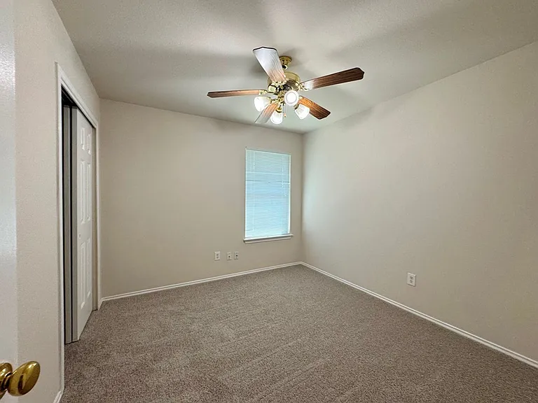 113 Salado Dr — Photo 34