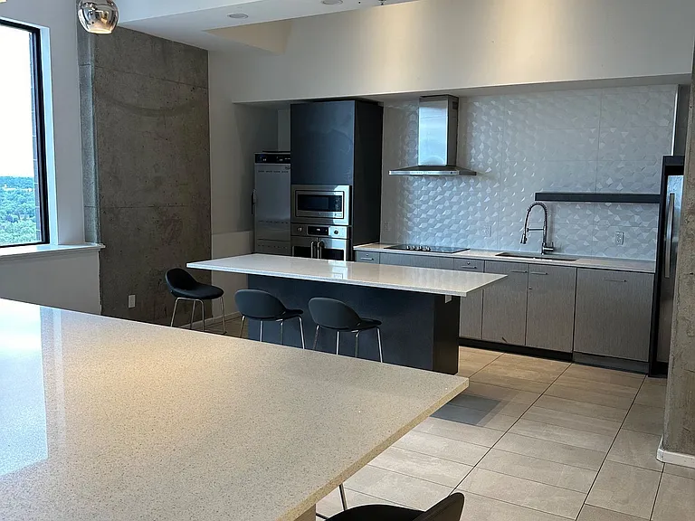 105 Champagne Ave S #1517 — Photo 23