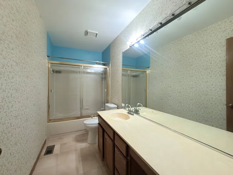 1464 Farrington Ln — Photo 12