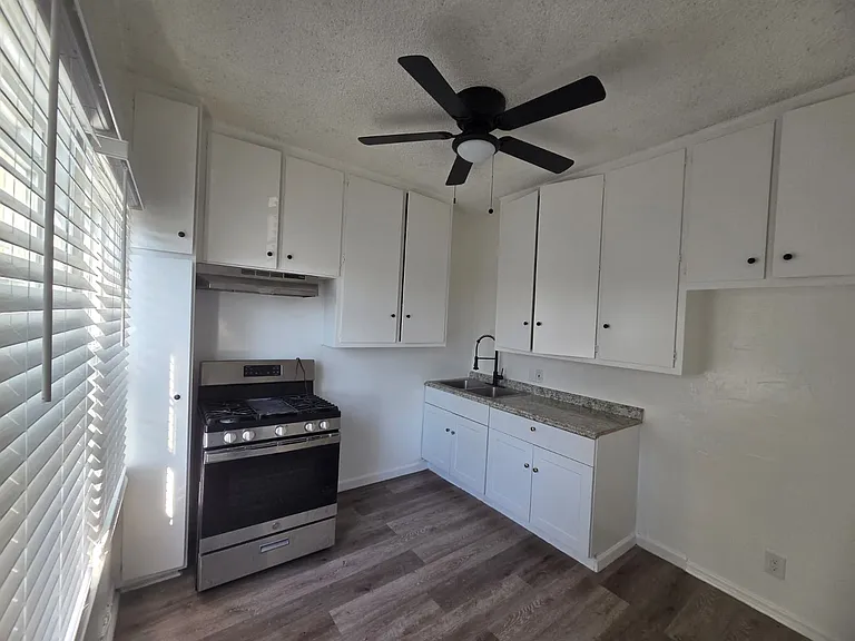 417 N Palos Verdes St — Photo 7