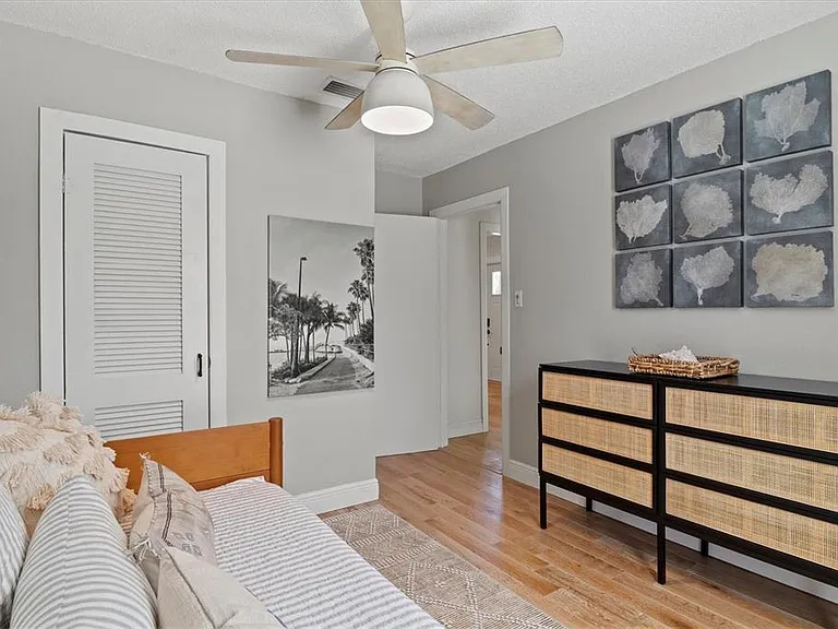326 S Lime Ave — Photo 32