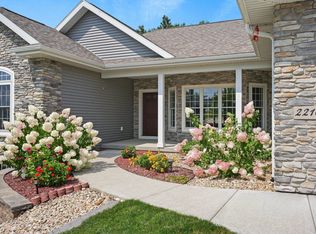 2210 Alban Ln, Prairie Du Sac, WI 53578