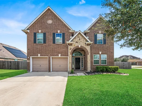 4002 Longwood Dr, Mont Belvieu, TX 77523