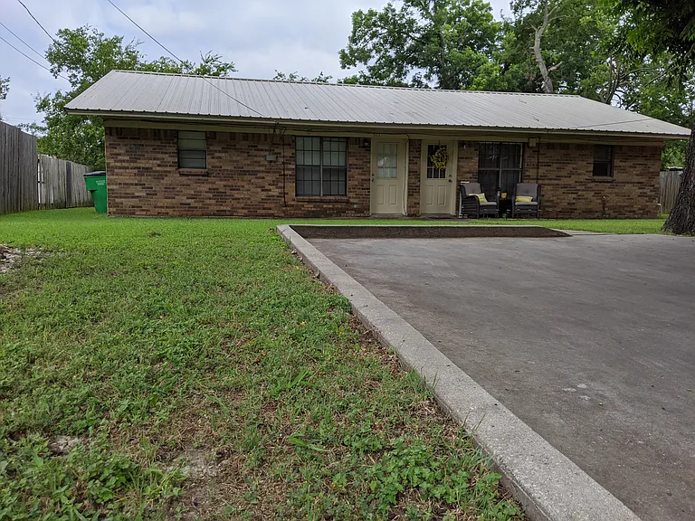 517 N Clements St — Photo 1