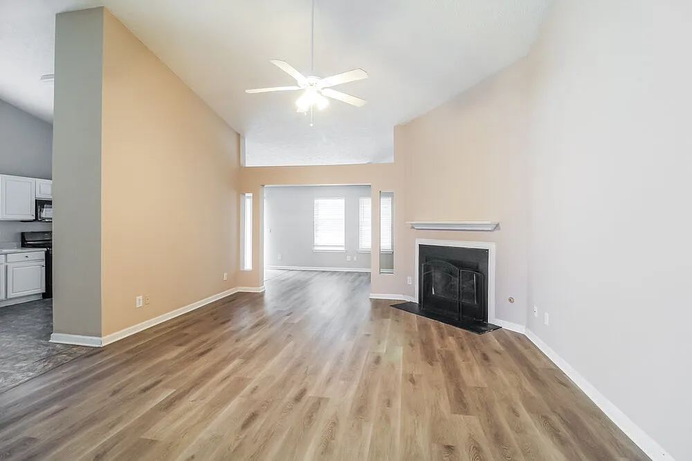 3 bed, 2.0 bath, 2168 sqft, $3,080 — Photo 3