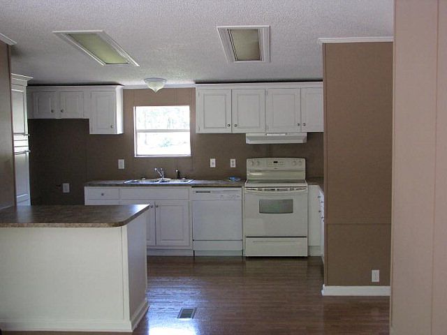 2nd image of 902 43rd Ave