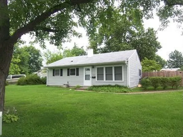 3709 S Park Dr, Belleville, IL 62226