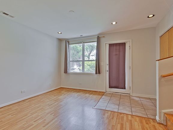 4th image of 3464 W Belmont Ave