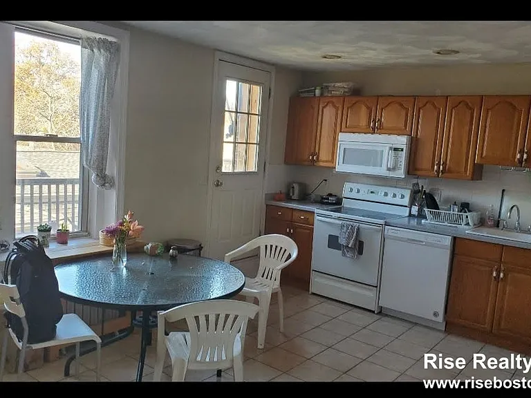 154 Harvard St #7 — Photo 10