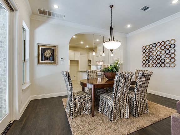 4th image of 649 Canterbury Ct