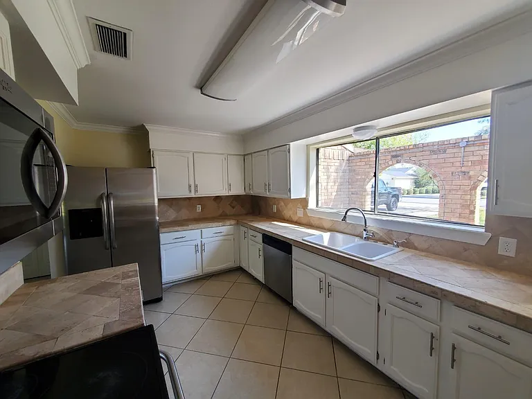 901 Tesoro Ave — Photo 5
