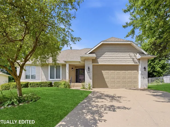 315 Wood Creek Ln, Muscatine, IA 52761