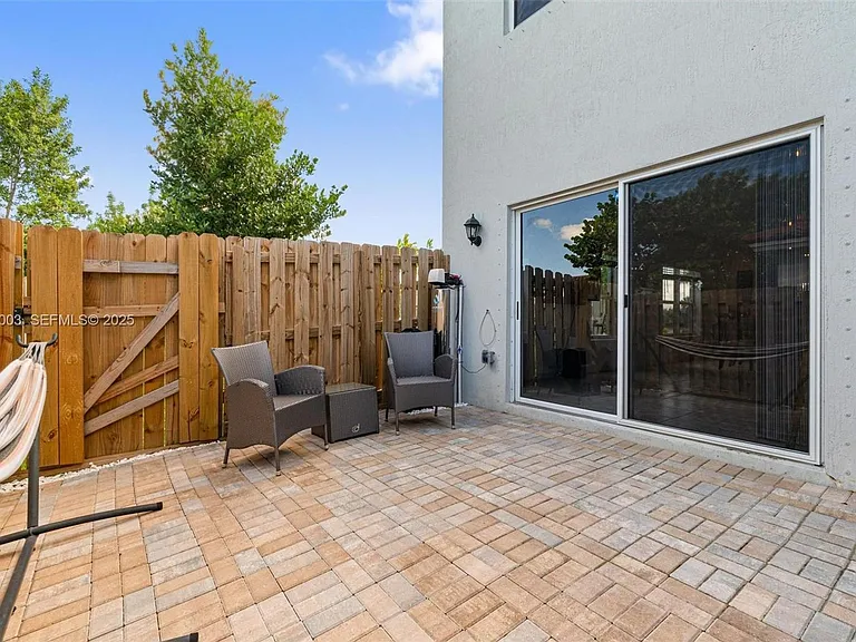 377 NE 1st Dr — Photo 12