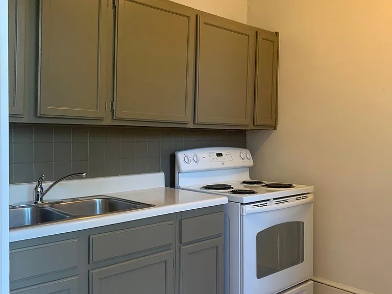 1225 Highland Ave #9 — Photo 7