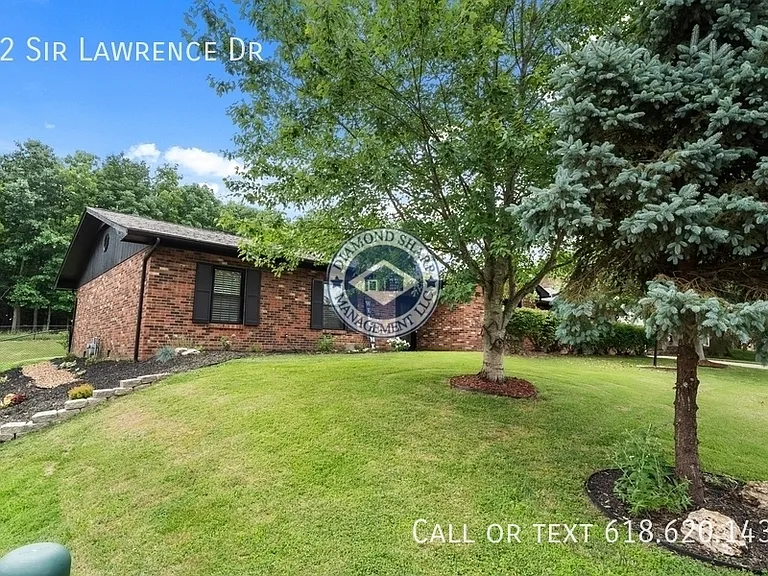 22 Sir Lawrence Dr — Photo 2