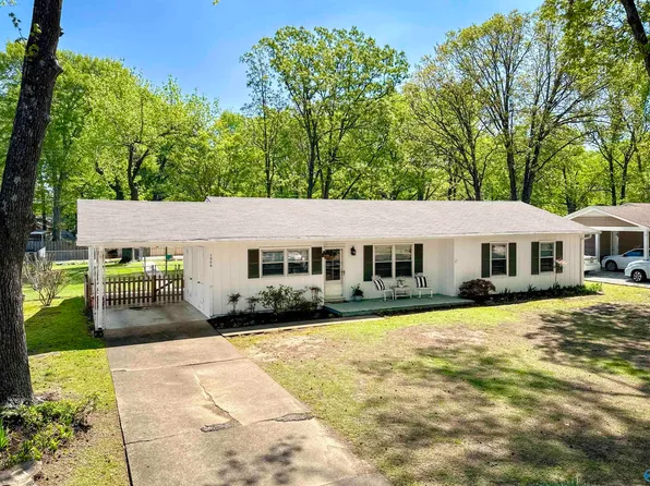 1504 Summerlane SE, Decatur, AL 35601