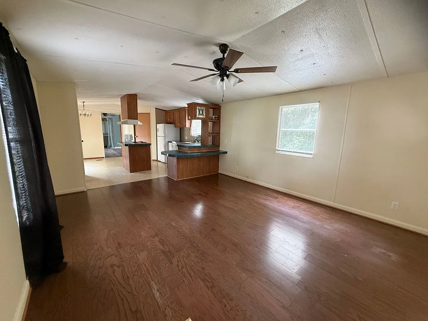 3 bedroom, 2 bath Mobile Home — Photo 2