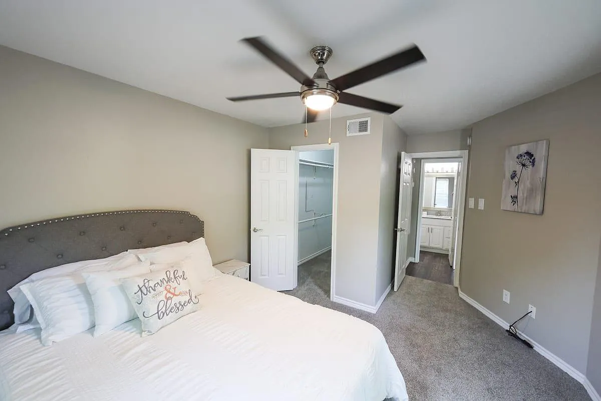 Deerwood Apartments — Photo 4
