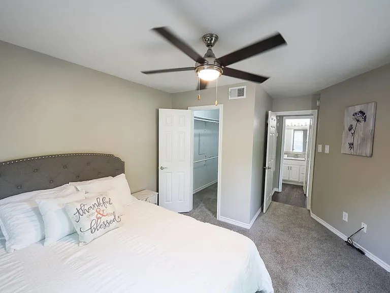 Deerwood Apartments — Photo 5
