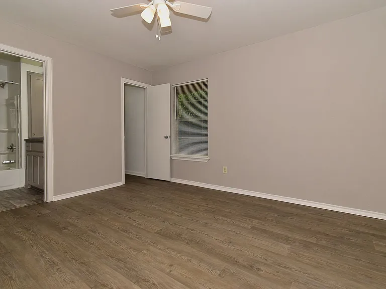 4008 Templeton St — Photo 18