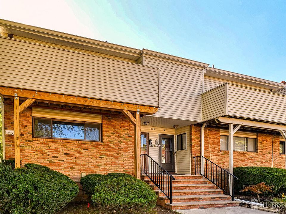 1st image of 920 Merritt Dr APT A