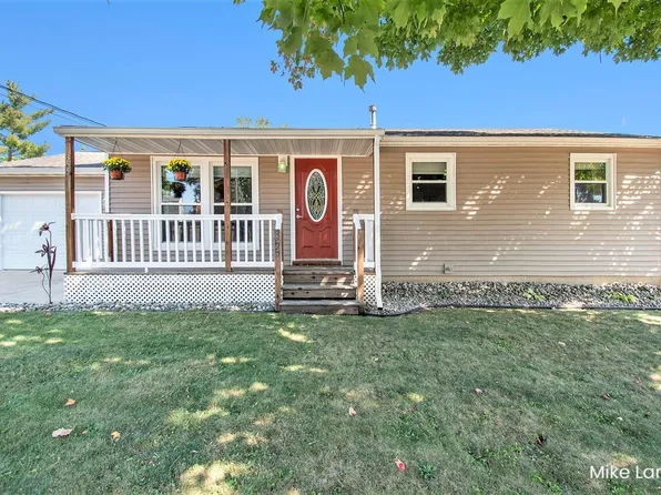 355 Brandywyne Dr NW, Comstock Park, MI 49321