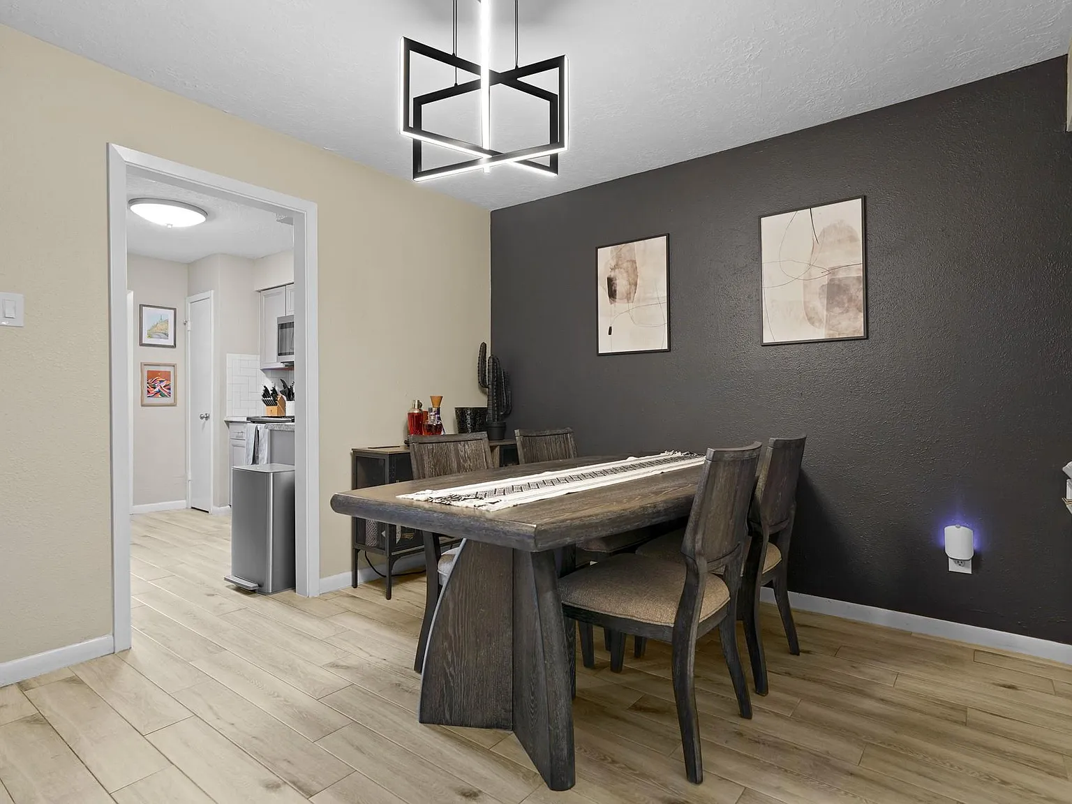 3 bed, 2.5 bath, 1724 sqft, $1,950 — Photo 4