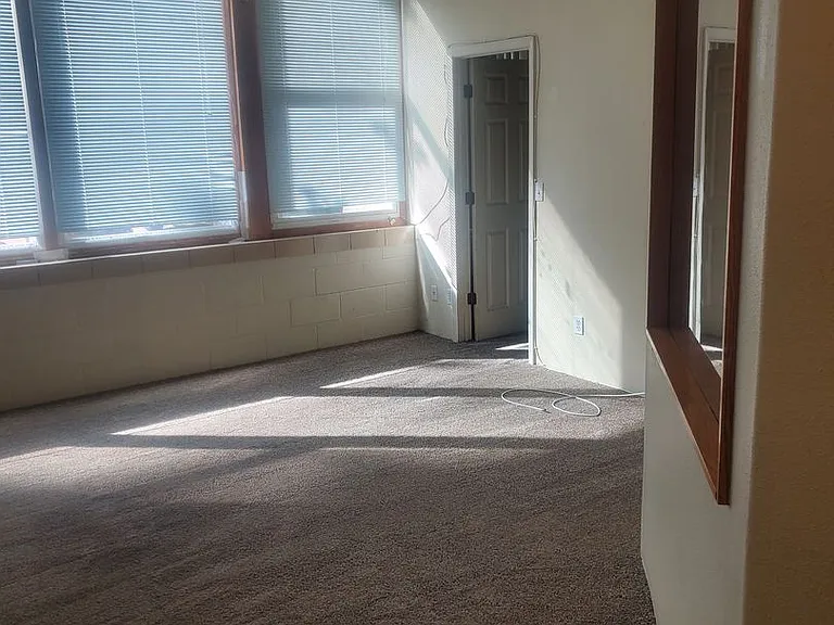 227 W Wapello St — Photo 17