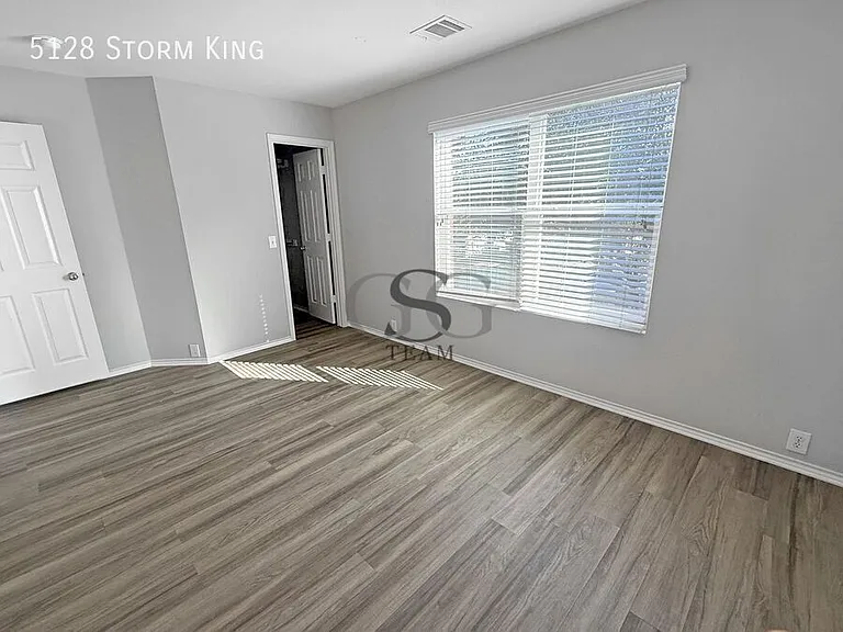 5128 Storm King — Photo 11