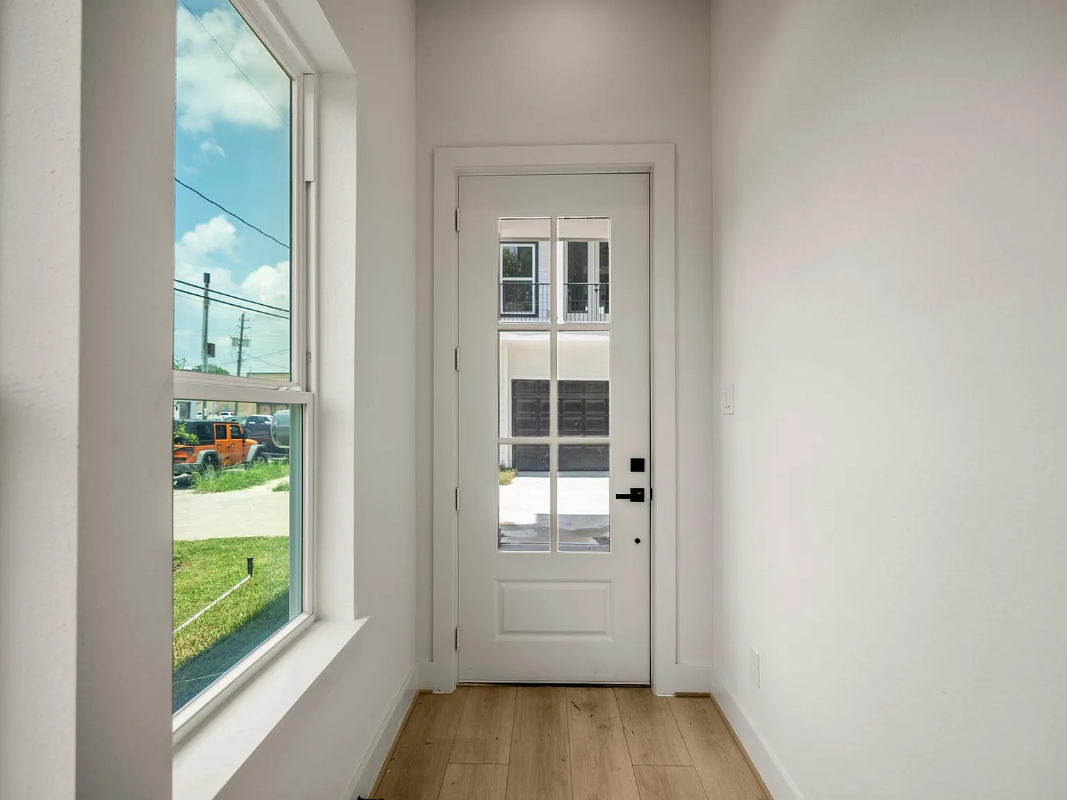 3 bed, 3.5 bath, $2,950 — Photo 4