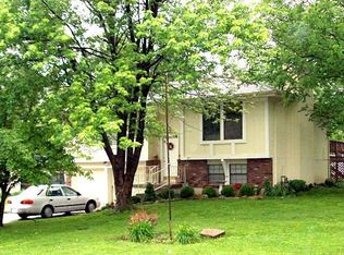 512 S Monroe St, Raymore, MO 64083