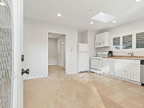 4th image of 3267 Bernardo Ln