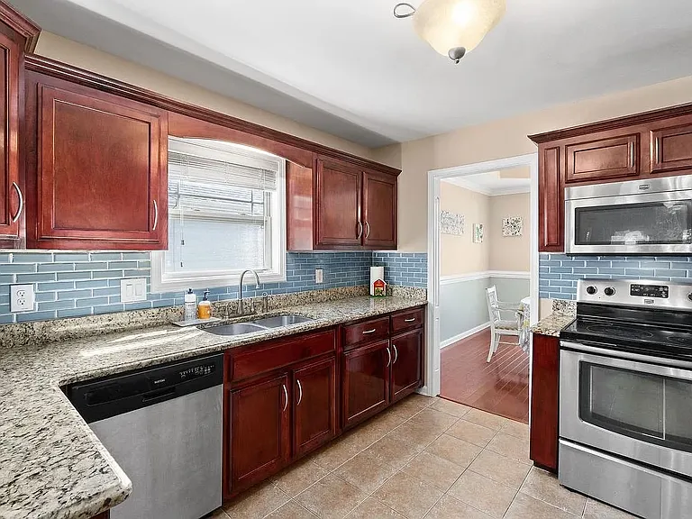 2231 Fairfax Dr — Photo 14
