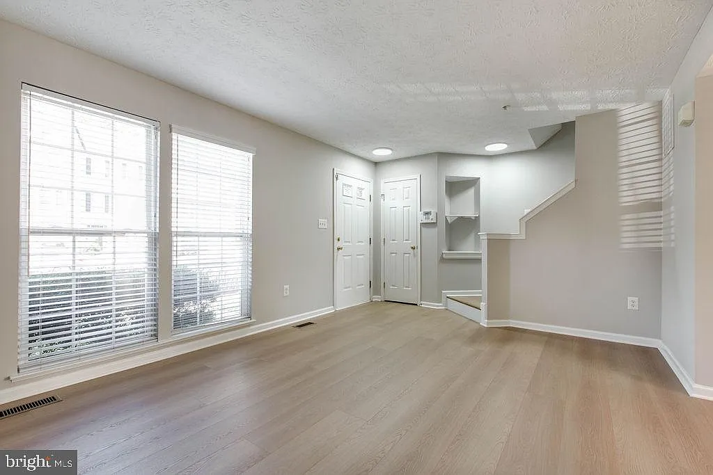 3 bed, 2.5 bath, 1710 sqft, $2,950 — Photo 4