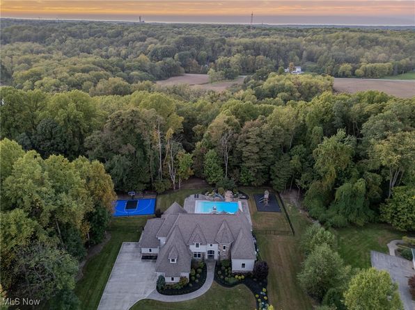 8315 Sanctuary Dr, Kirtland Hills, OH 44060