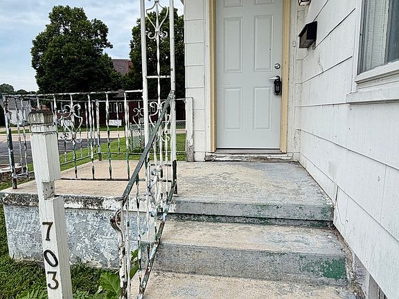 3rd image of 703 Park Pl