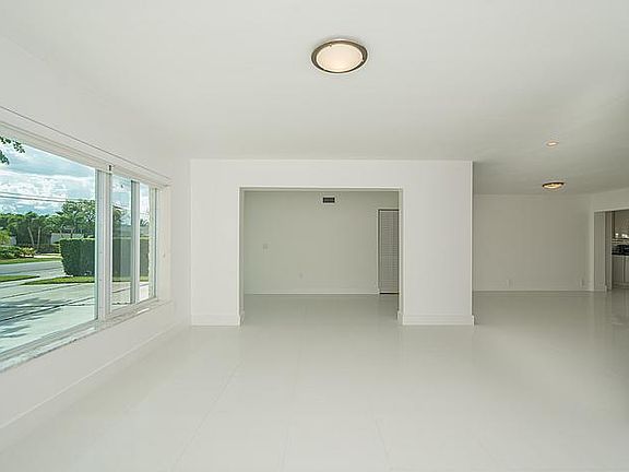 2nd image of 1915 S Hibiscus Dr