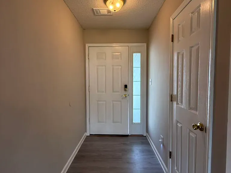 203 Camelot Pl — Photo 10