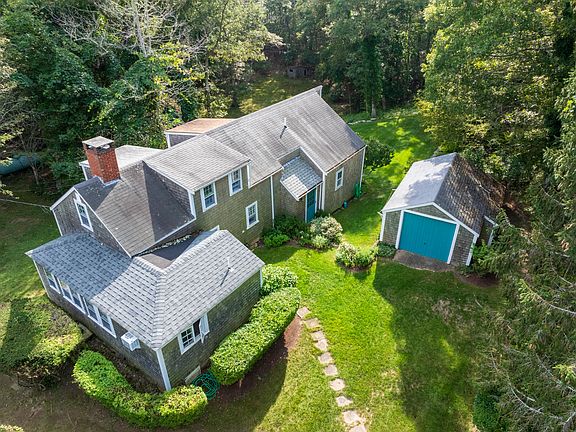 2nd image of 487 Lamberts Cove Rd