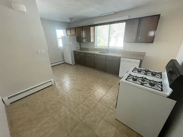 252 Brown St — Photo 12