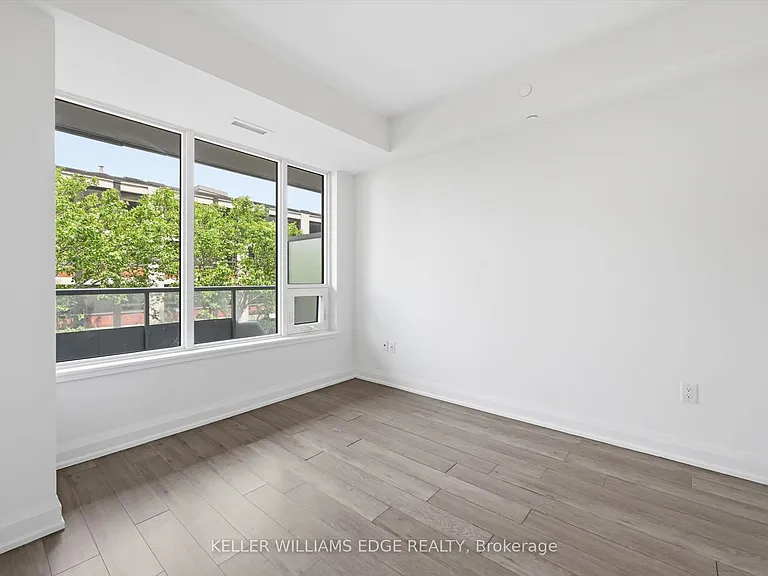 212 King William St E #418 — Photo 12