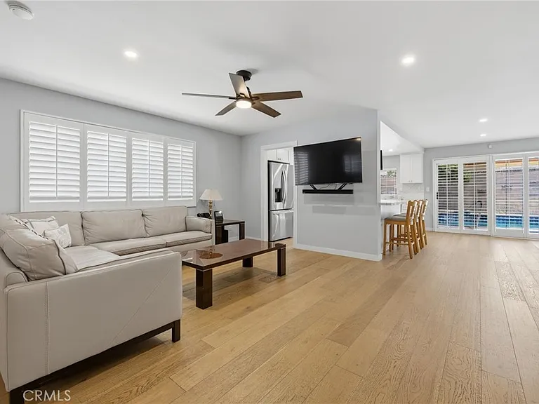 6206 Hesperia Ave — Photo 4