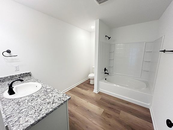 5th image of 302 Tregre Ln