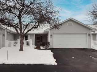 1522 S Oakwood Rd, Oshkosh, WI 54904