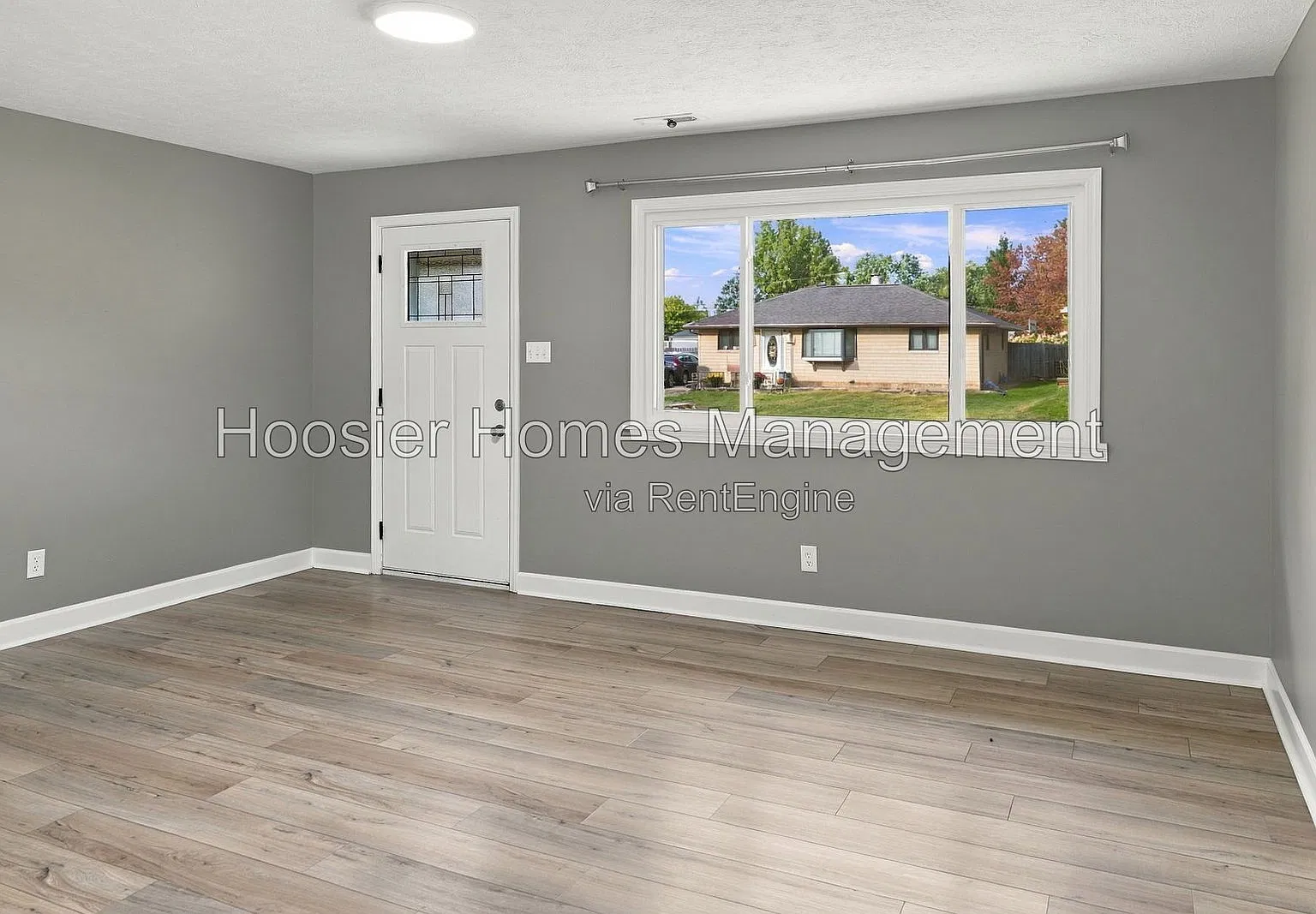 3 bed, 1.0 bath, 1053 sqft, $1,600 — Photo 3