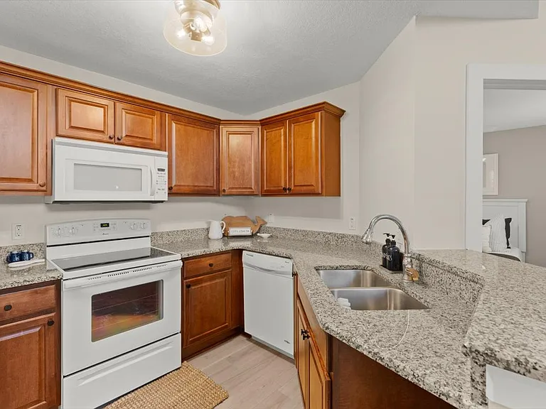 898 Baybreeze Way #898 — Photo 8