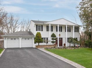 9 Edna Ln, Commack, NY 11725