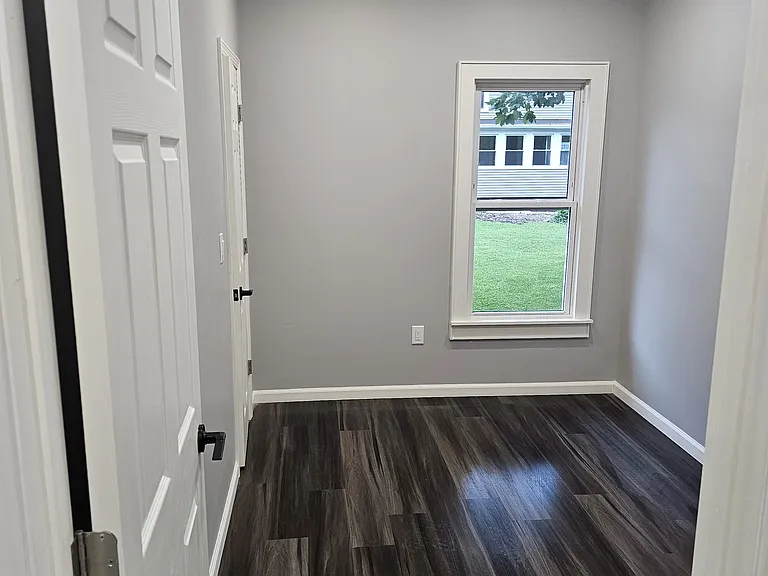 614 Schuyler St — Photo 5