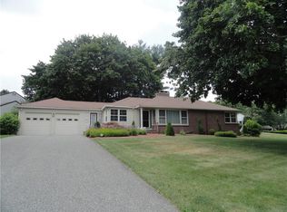 45 Lawnacre Dr, Cranston, RI 02920
